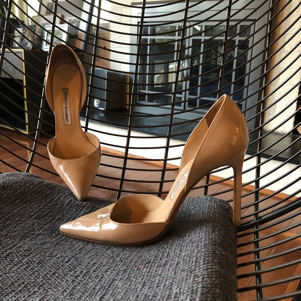 Manolo Blahnik nude patent leather heels 38